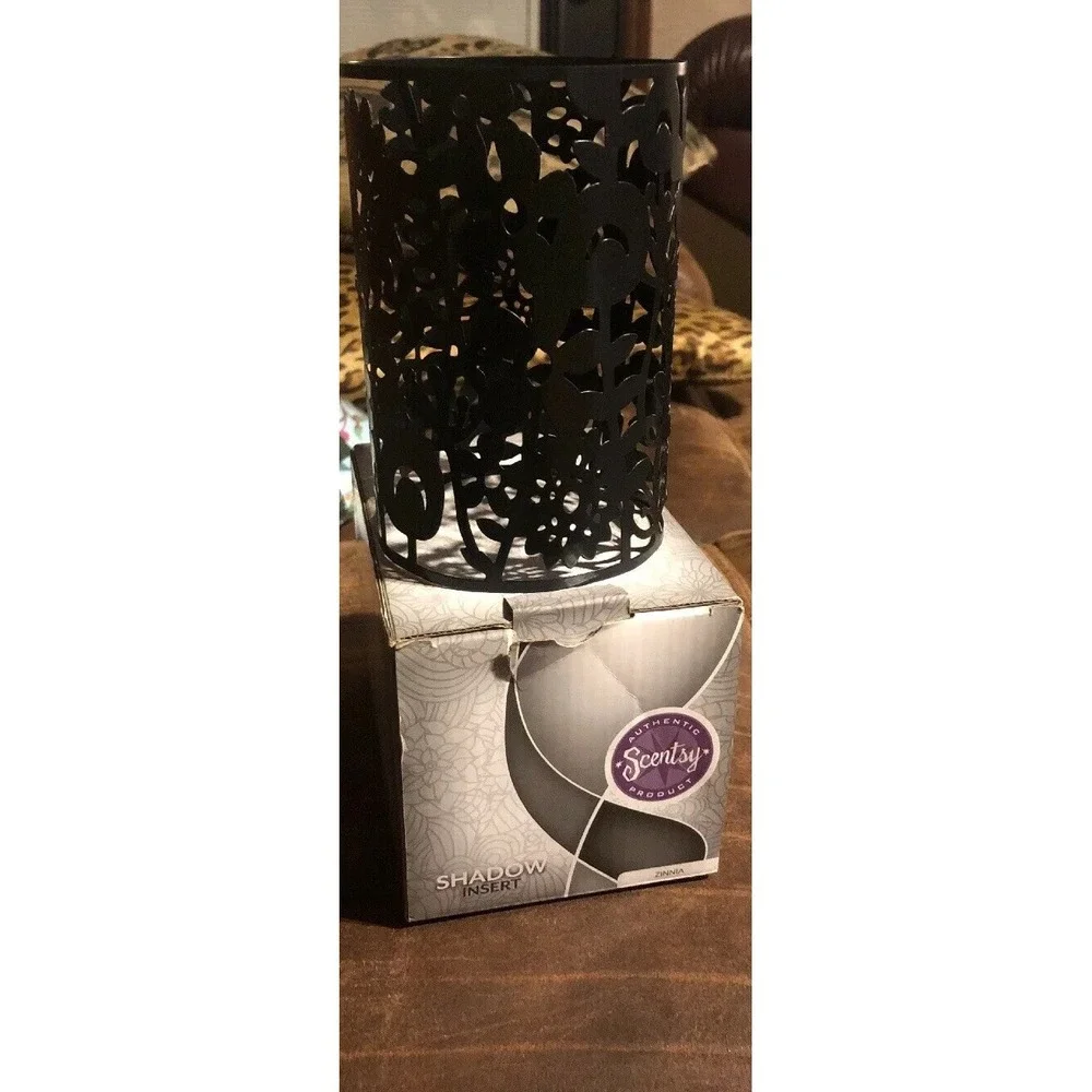 Scentsy‎ Zinnia Flower Shadow Insert Black New in Box